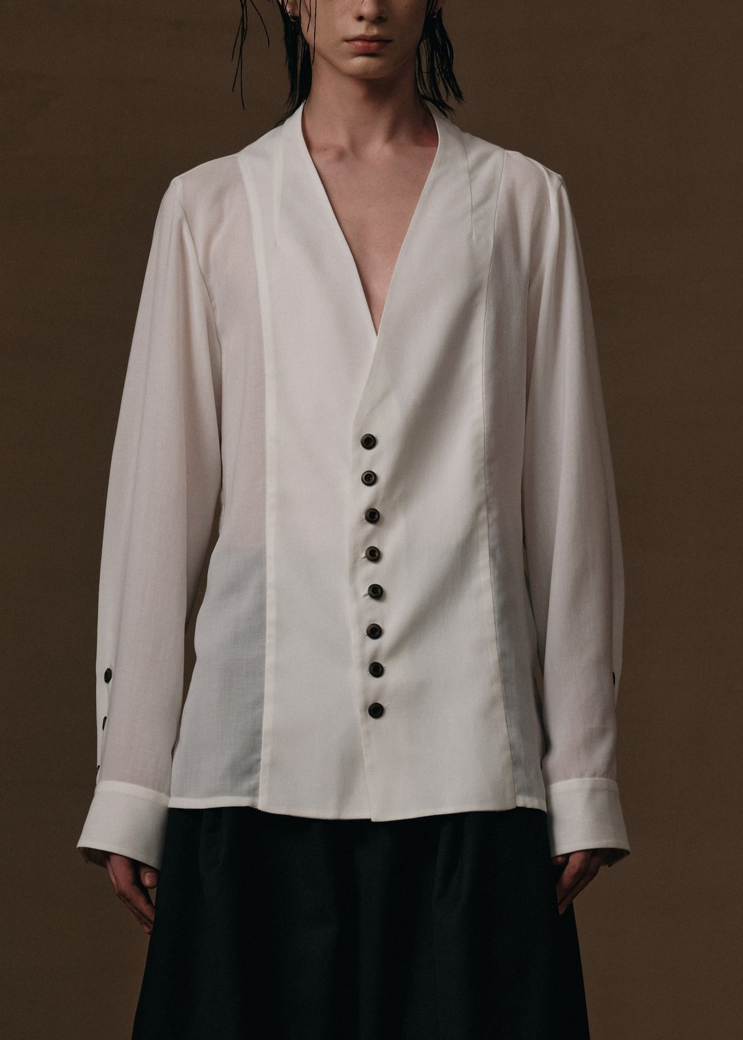 V-COLLAR BUTTONS SHIRT