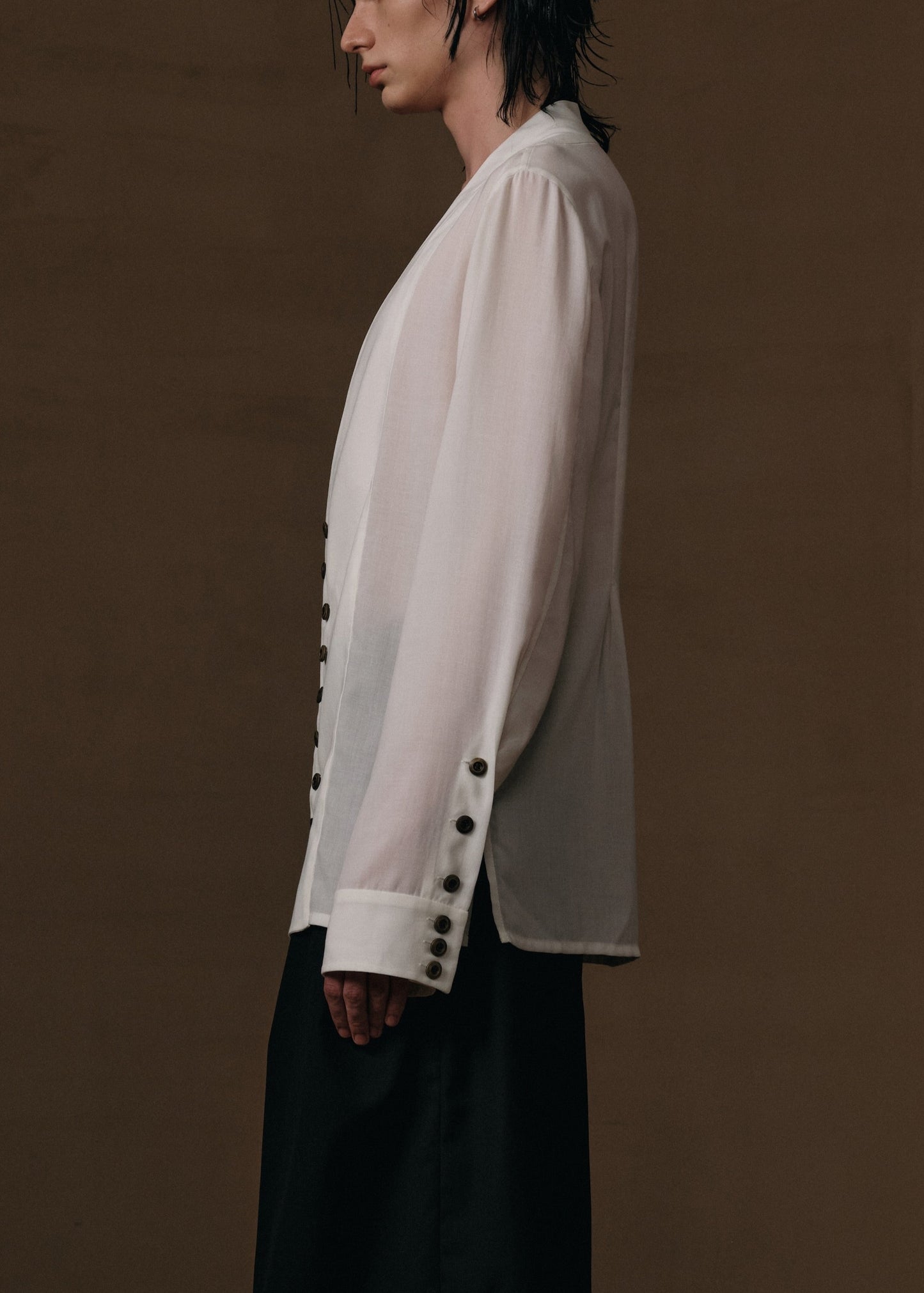 V-COLLAR BUTTONS SHIRT