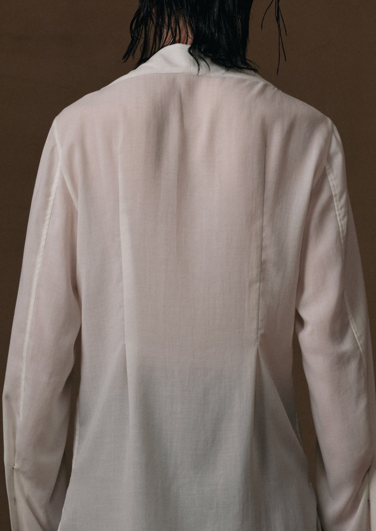 V-COLLAR BUTTONS SHIRT
