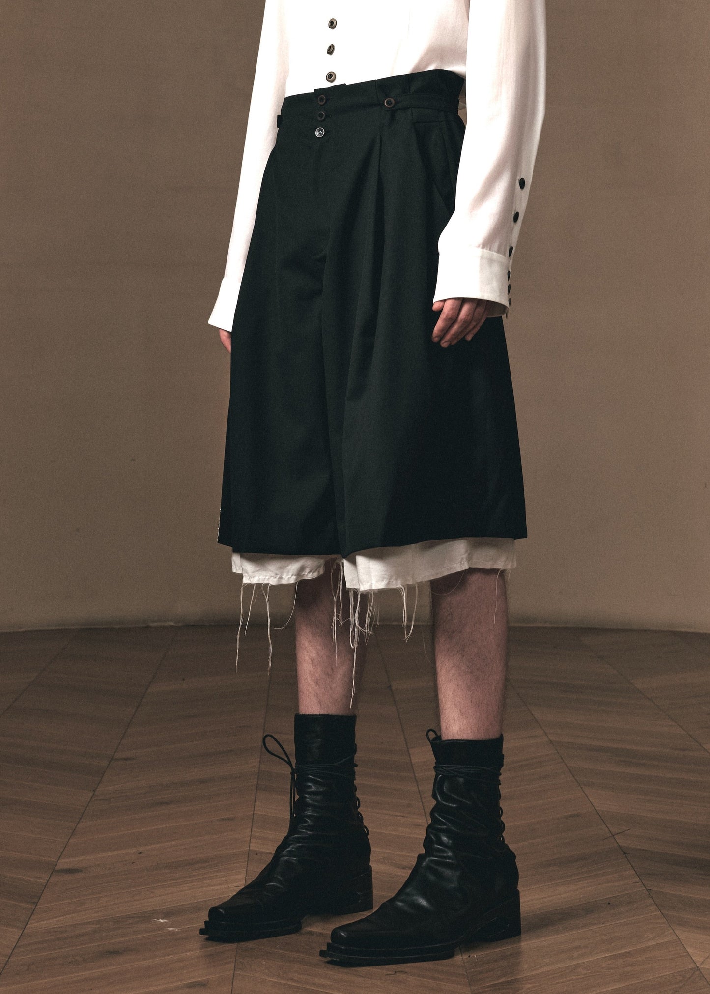 LINED PLEATED SHORTS